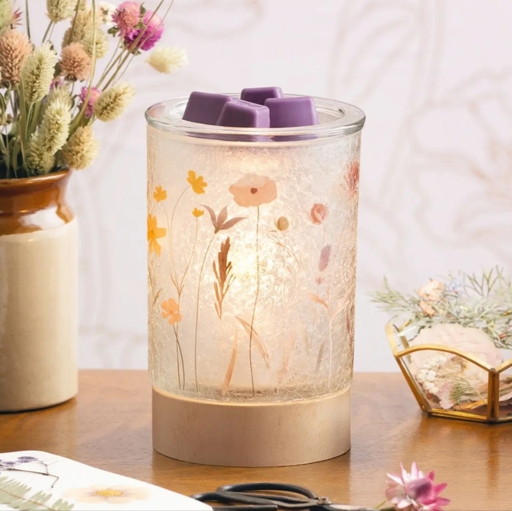 Scentsy Pick of the Bunch Warmer –White with Floral Accents with 2 wax sets BNIB - Picture 11 of 12